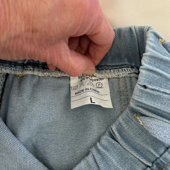 Drawstring Frayed Shorts - Picture 6 of 7